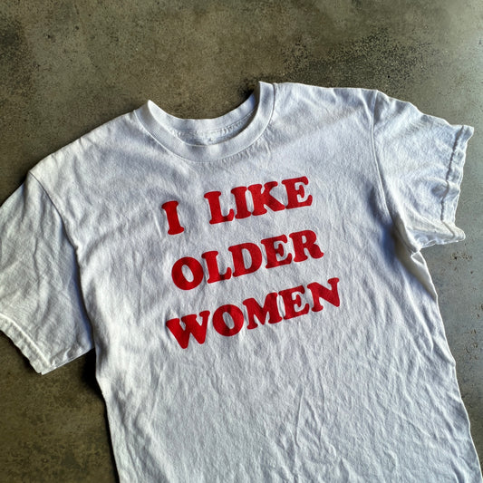 I like older woman tee