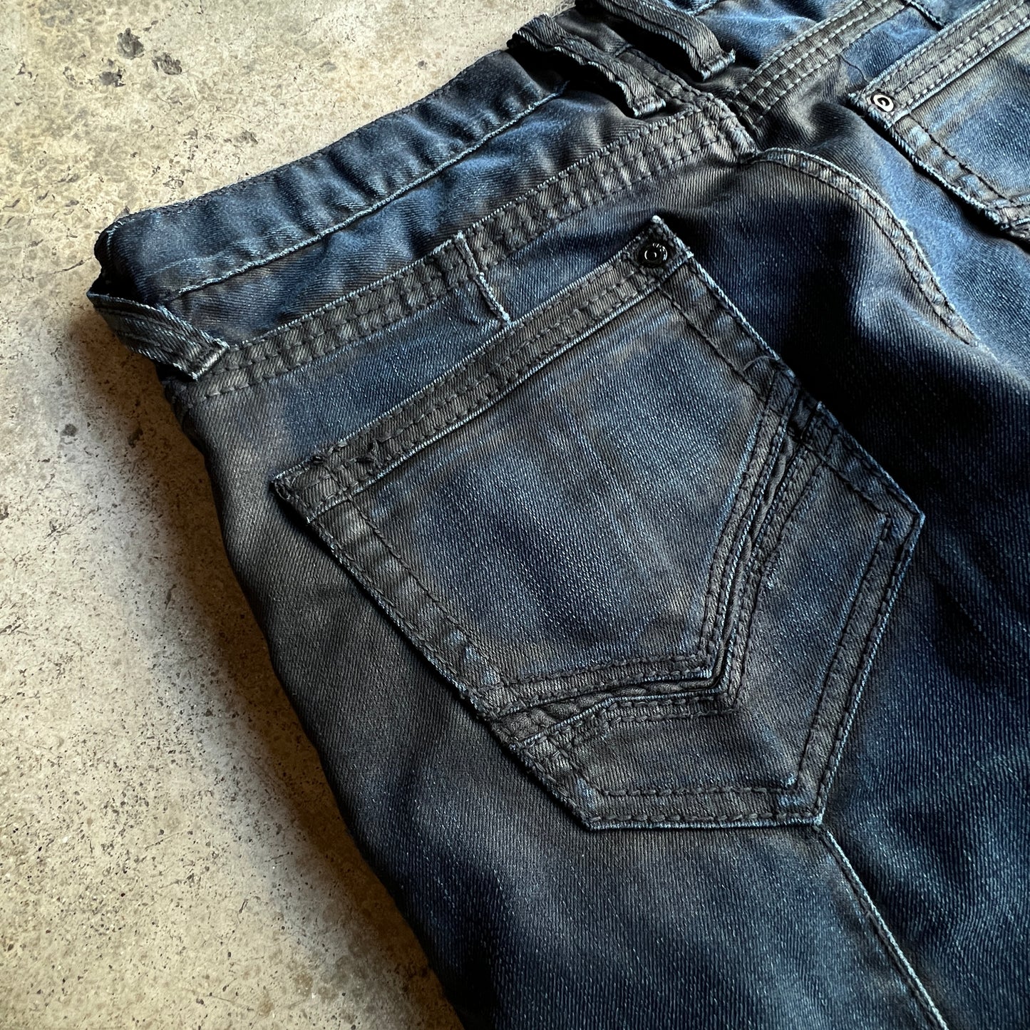 Waxed Flared Denim Jea s