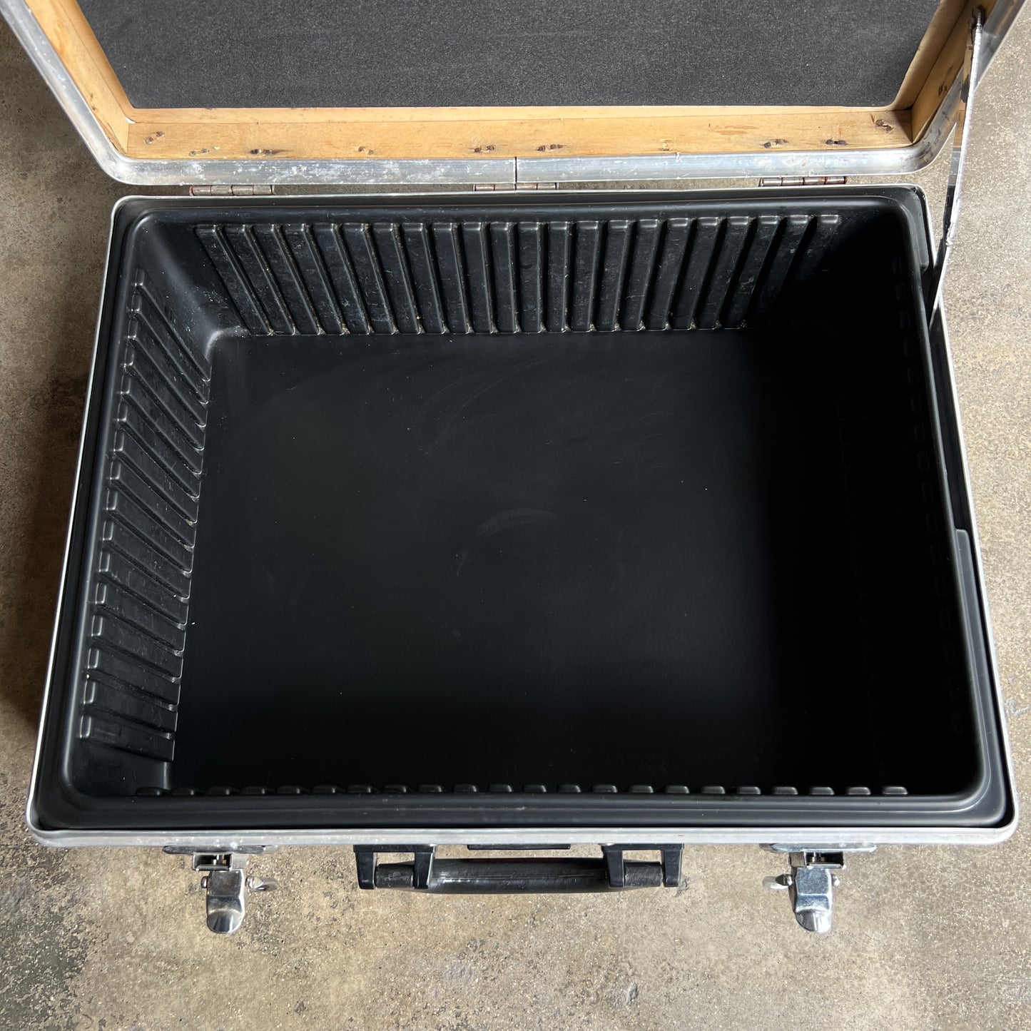 1976 Aluminum Case