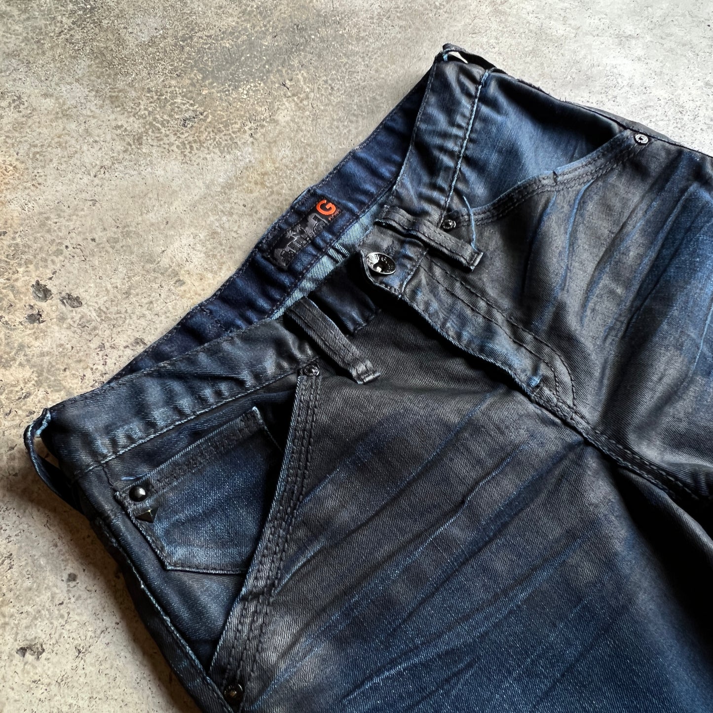 Waxed Flared Denim Jea s