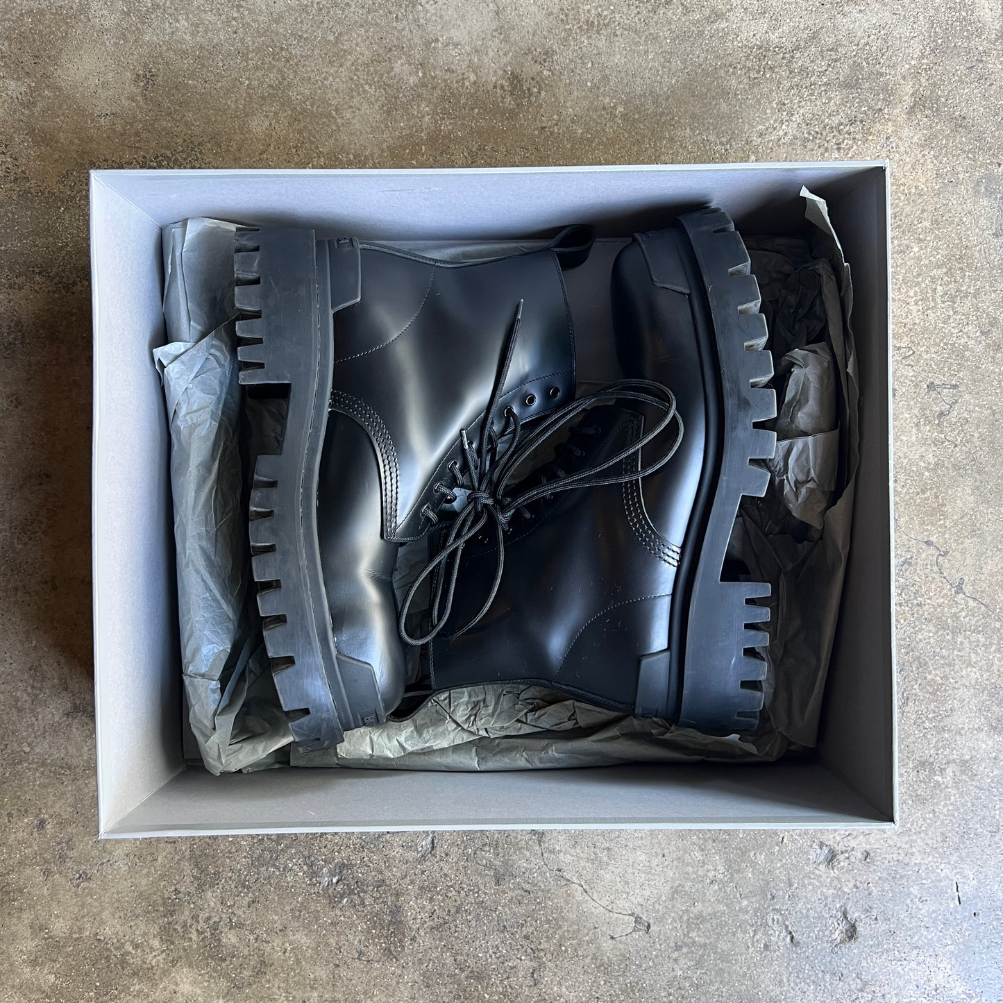 Strike Boots 42